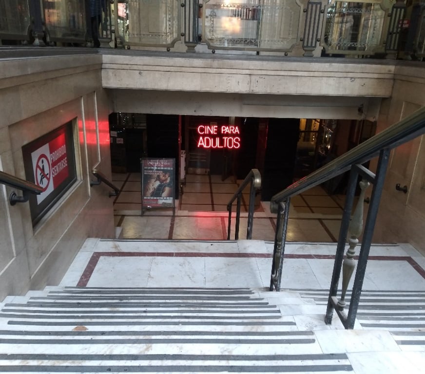 Encuentros Sexuales Santiago Santiago - Fotos de Busco chica para visitar un CINE PORNO