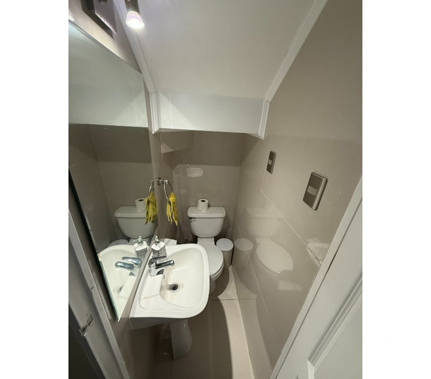 Arriendos Santiago Huechuraba - Fotos de Preciosa Casa 3 pisos! 4 hab-3baños. Incluye GGCC!