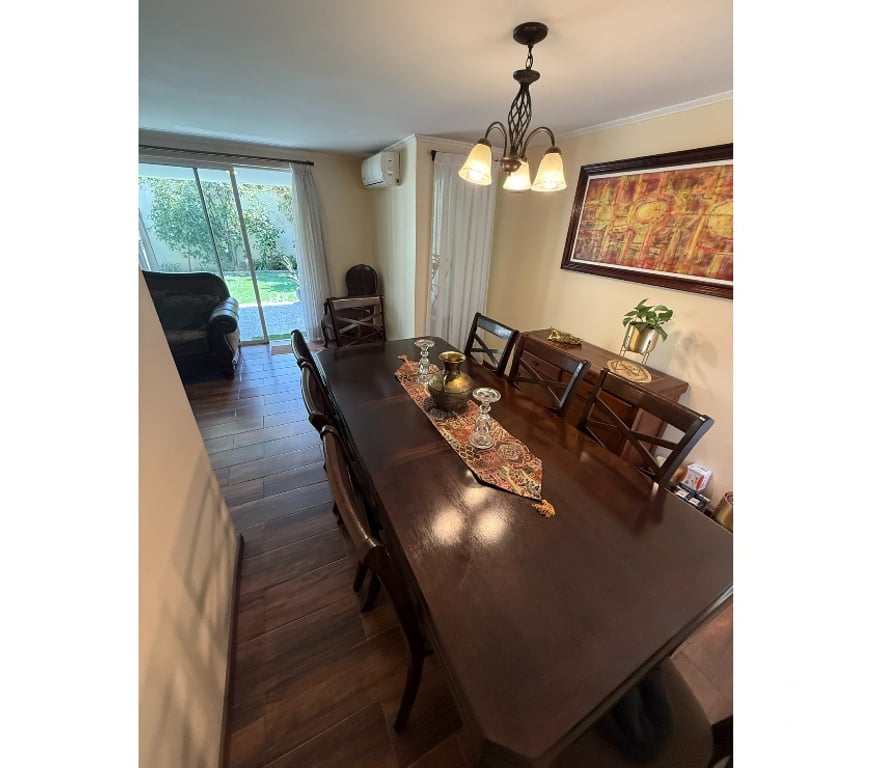 Arriendos Santiago Huechuraba - Fotos de Preciosa Casa 3 pisos! 4 hab-3baños. Incluye GGCC!