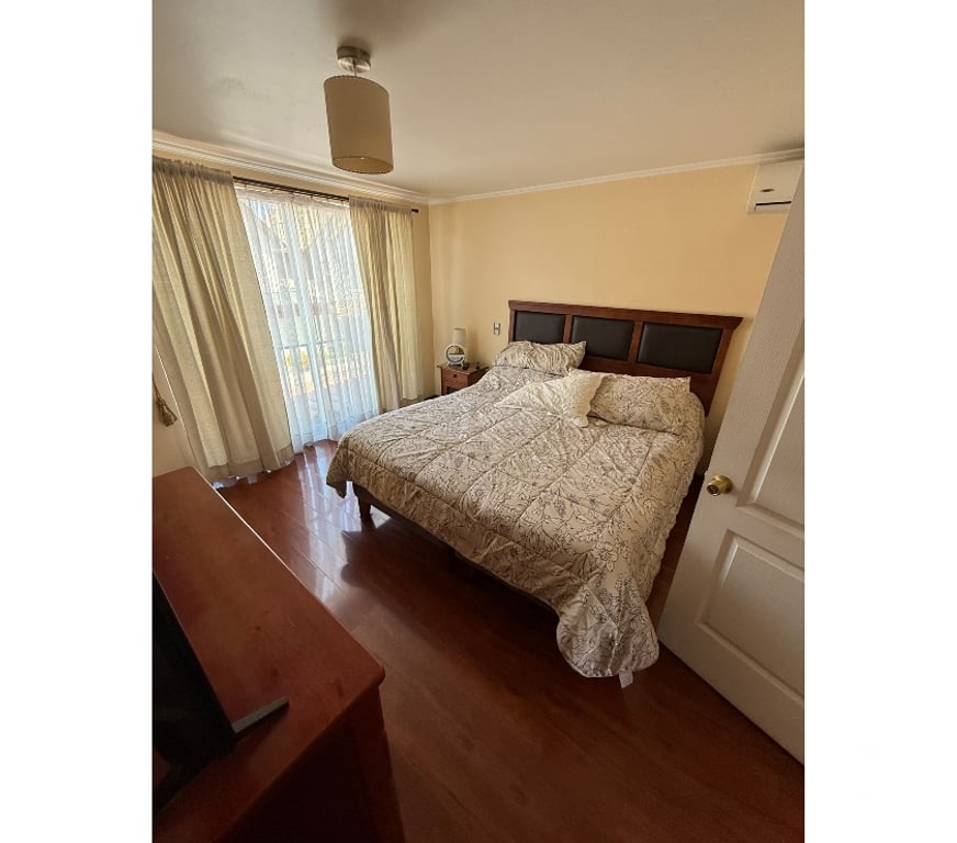 Arriendos Santiago Huechuraba - Fotos de Preciosa Casa 3 pisos! 4 hab-3baños. Incluye GGCC!