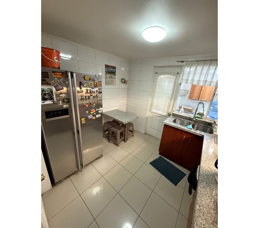 Arriendos Santiago Huechuraba - Fotos de Preciosa Casa 3 pisos! 4 hab-3baños. Incluye GGCC!