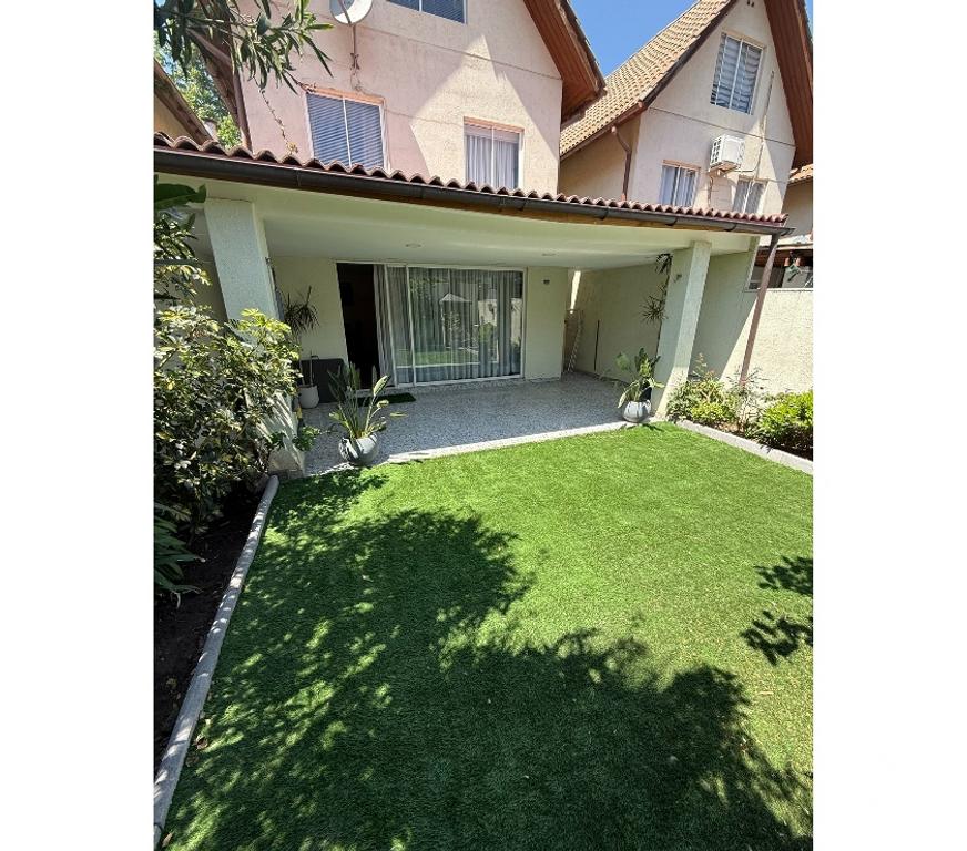 Arriendos Santiago Huechuraba - Fotos de Preciosa Casa 3 pisos! 4 hab-3baños. Incluye GGCC!