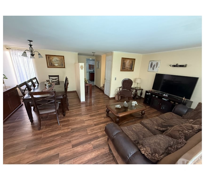 Arriendos Santiago Huechuraba - Fotos de Preciosa Casa 3 pisos! 4 hab-3baños. Incluye GGCC!