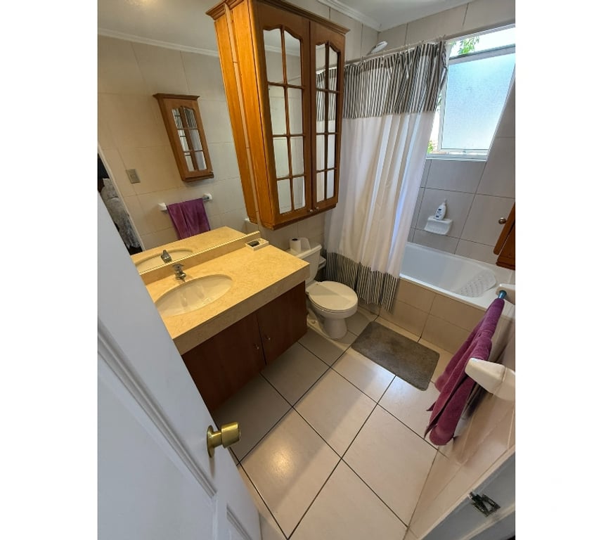 Arriendos Santiago Huechuraba - Fotos de Preciosa Casa 3 pisos! 4 hab-3baños. Incluye GGCC!