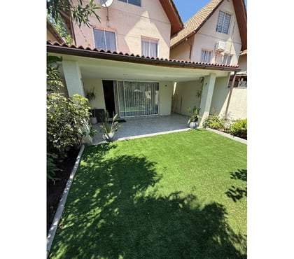 Arriendos Huechuraba Santiago - Fotos de Preciosa Casa 3 pisos! 4 hab-3baños. Incluye GGCC!