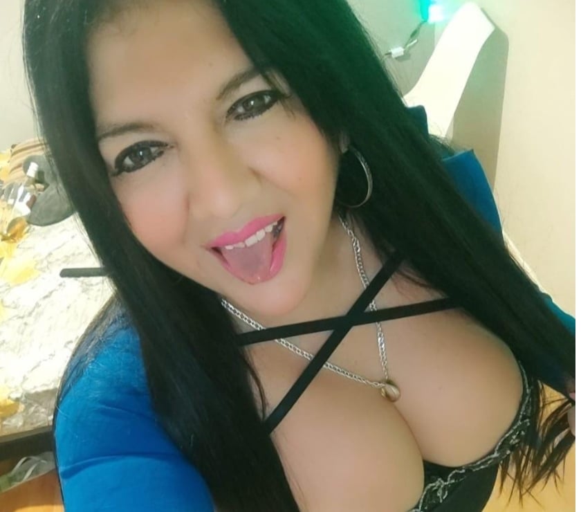 Trans muy obediente y complaciente