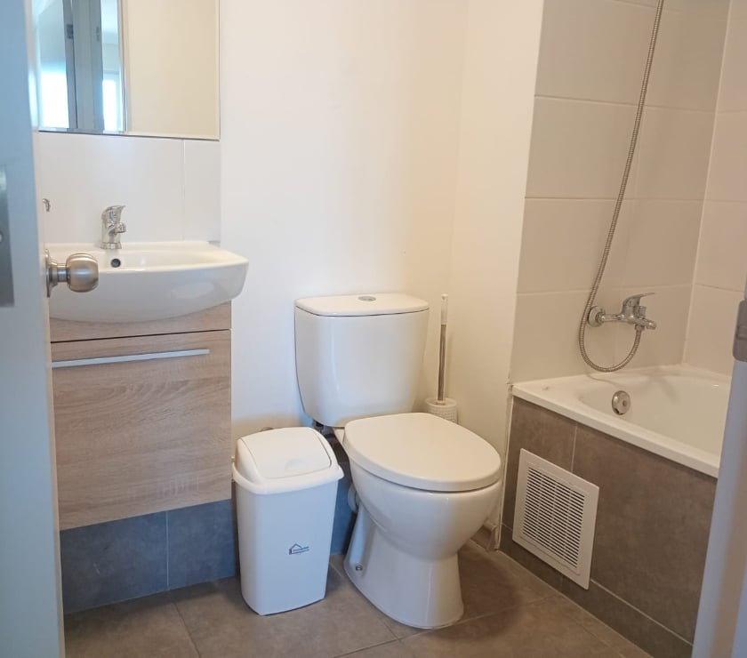 Bienes Raices Concepción Chiguayante - Fotos de Control de acceso, piscina, juego niños y jardines