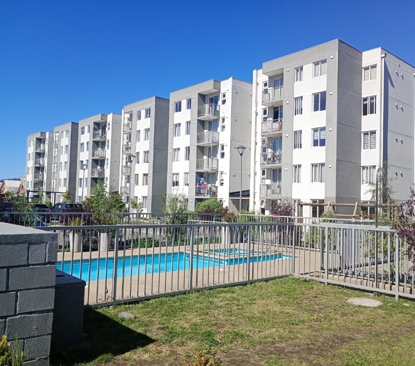Bienes Raices Concepción Chiguayante - Fotos de Control de acceso, piscina, juego niños y jardines