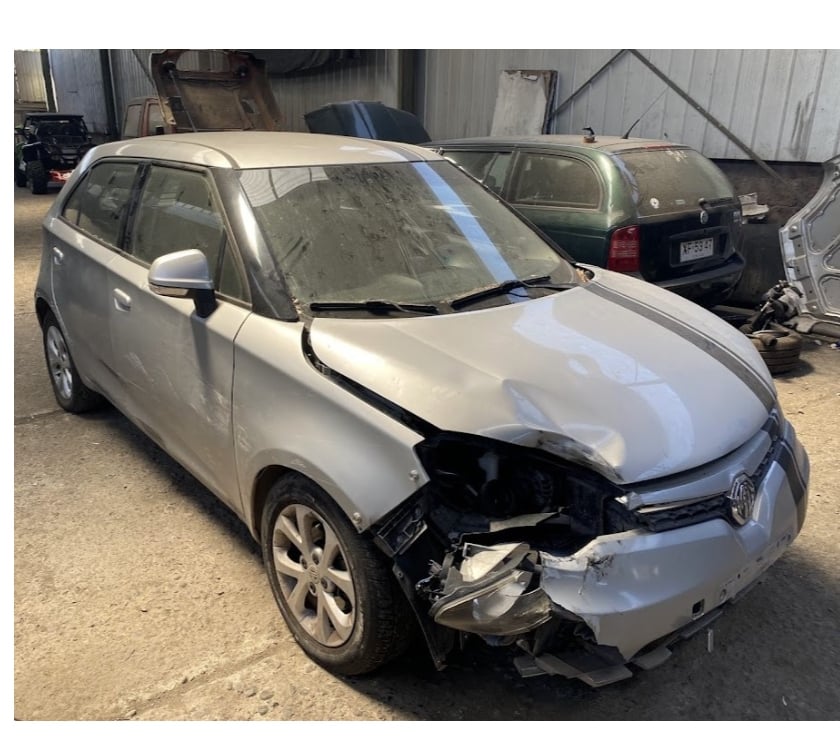 Autos usados Santiago San Joaquín - Fotos de MG 3 1.5 cc FULL AIRE 2016. Chocado FUNCIONANDO
