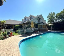 PARCELA CON CASA GRANDE, PISCINA Y MUCHA VEGETACION