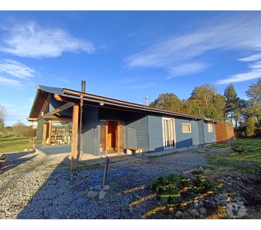 Bienes Raices Llanquihue Puerto Varas - Fotos de Vende parcela con casa y 3 cabañas amobladas, Pto Varas