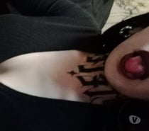 Vive el éxtasis de lo oscuro de una gótica.