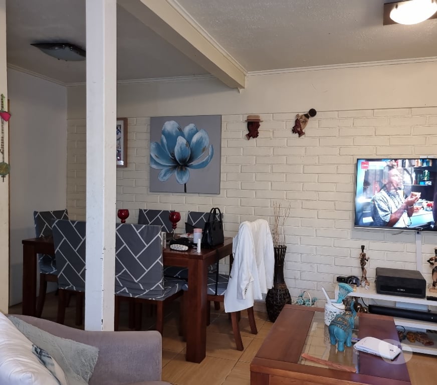 Bienes Raices Valparaíso Quilpué - Fotos de CASA DE DOS PISOS, EXCELENTE UBICACIÓN