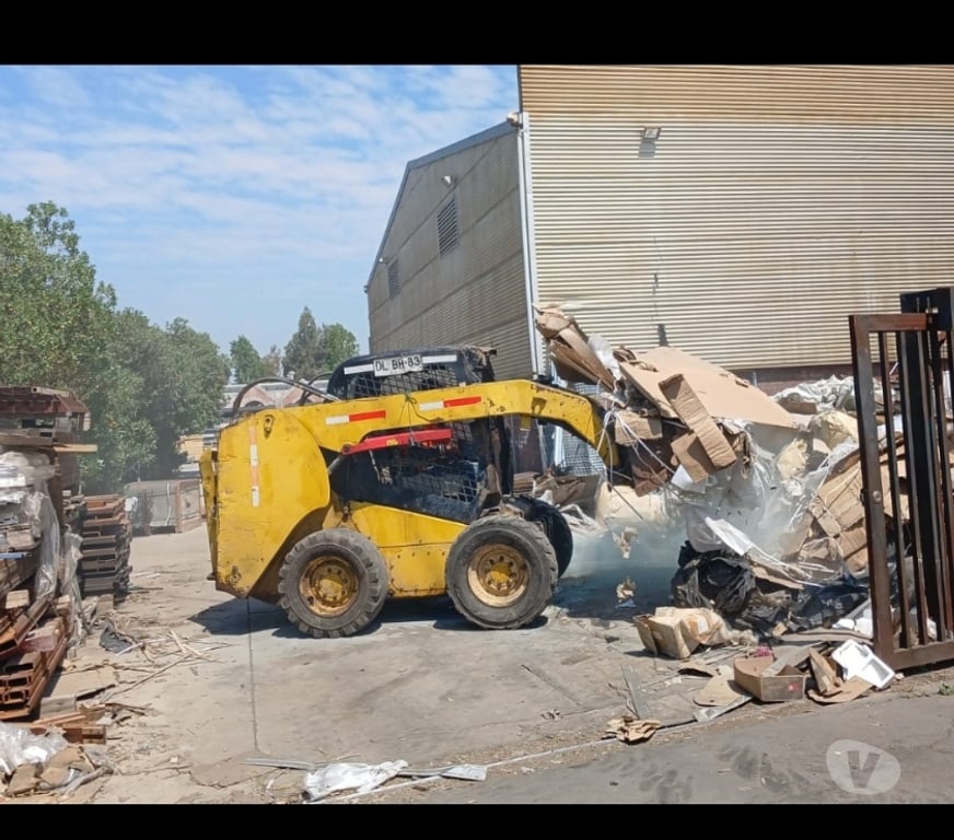 Fletes y Mudanzas - Transportes Santiago Las Condes - Fotos de arriendo minicargador martillo aguilon +56973677079 demolici