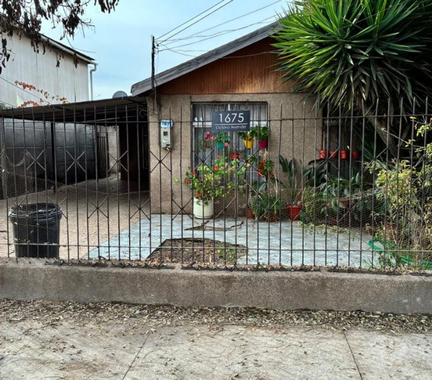 Bienes Raices Santiago San Miguel - Fotos de 2 casas en 1, amplio terreno en San Miguel