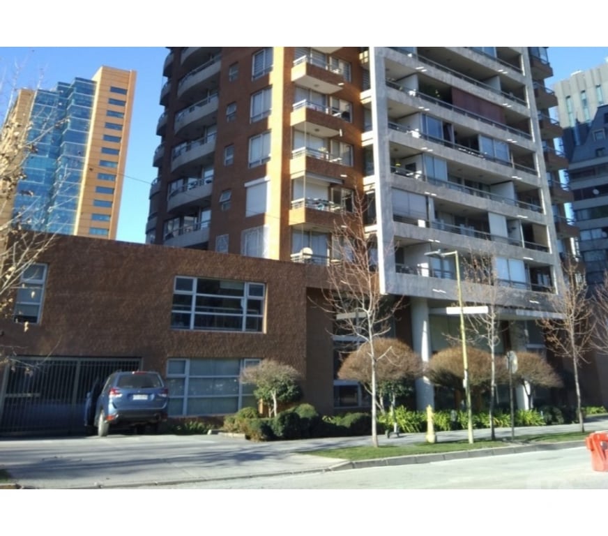 Bienes Raices Santiago Las Condes - Fotos de Estacionamiento en venta en inmejorable ubicación