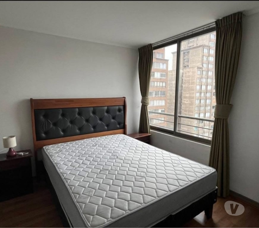Arriendo de piezas Santiago Santiago - Fotos de Pieza Con Balcón y Baño Metro Santa Lucia