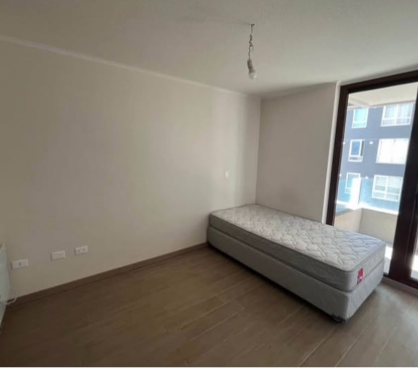 Arriendo de piezas Santiago Santiago - Fotos de Pieza Con Balcón y Cocina Metro Santa Lucia Santiago Centro