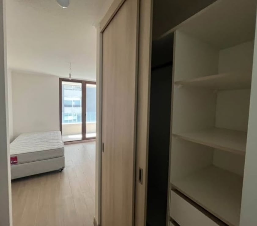 Arriendo de piezas Santiago Santiago - Fotos de Pieza Con Balcón y Cocina Metro Santa Lucia Santiago Centro