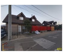 Se vende acogedora y hermosa Casa esquina.