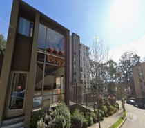 Marina y vista Laguna Grande, rodeado de naturaleza.