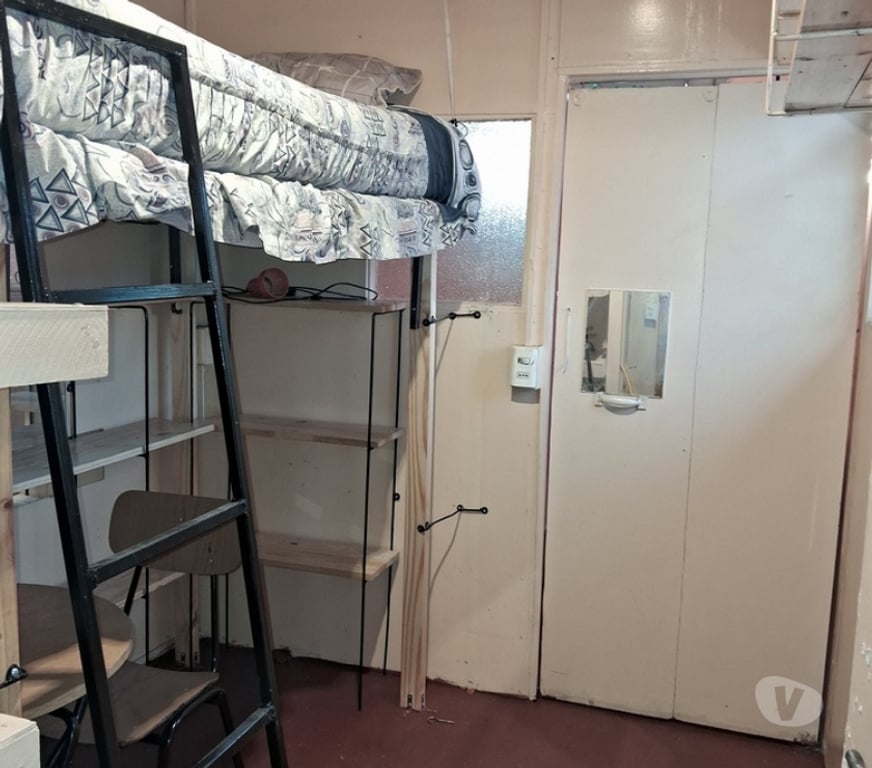 Arriendo de piezas Santiago La Florida - Fotos de PIEZA CHICA 2PISO AMOBLADA WC PRIVADO MALL VESPUCIO METRO