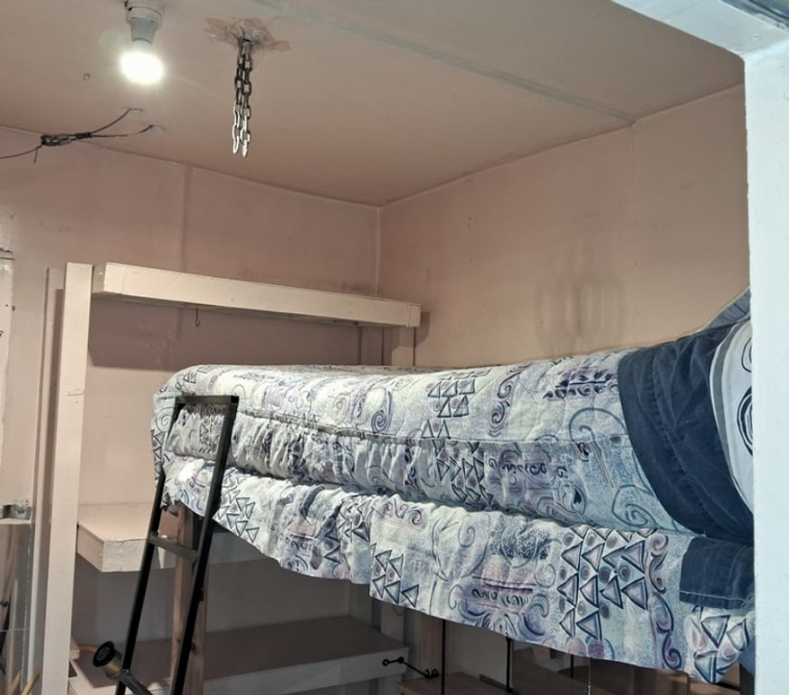 Arriendo de piezas Santiago La Florida - Fotos de PIEZA CHICA 2PISO AMOBLADA WC PRIVADO MALL VESPUCIO METRO