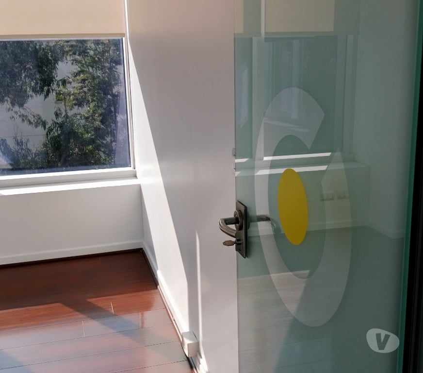 Arriendo oficinas Santiago Las Condes - Fotos de Vendo Oficina 3 privados+sala de reuniones Cerro El Plomo