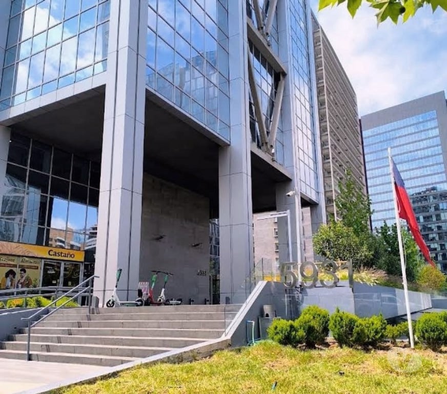 Arriendo oficinas Santiago Las Condes - Fotos de Vendo Oficina 3 privados+sala de reuniones Cerro El Plomo