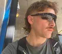 Joven de compañia. Gigolo. Solo mujeres