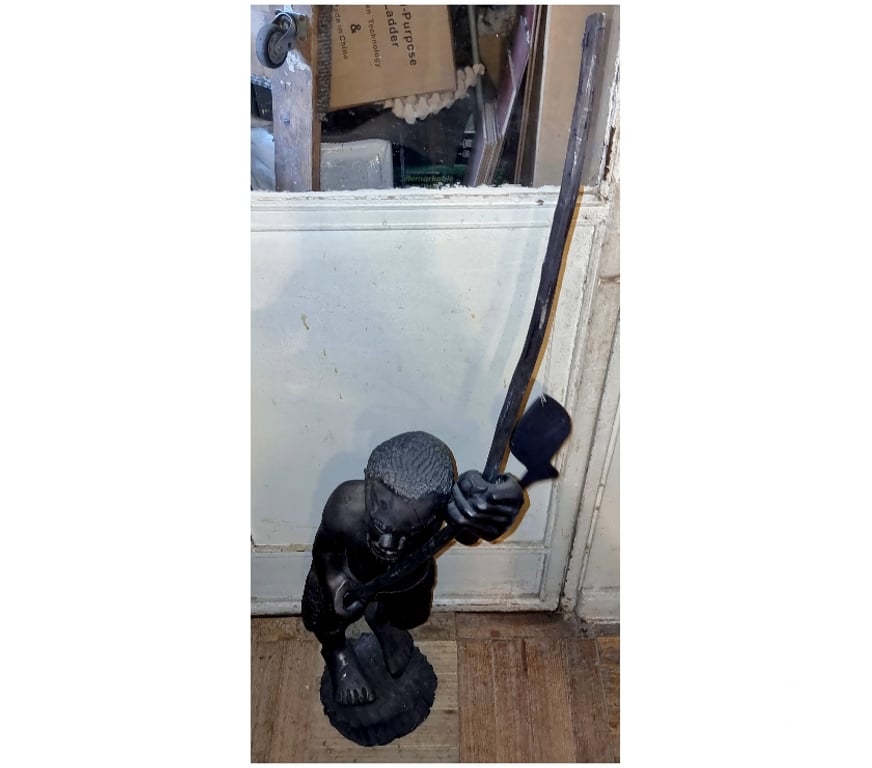 Obras de Arte-De Colección Santiago Quinta Normal - Fotos de Escultura de pescador africano en madera tallada de Mara