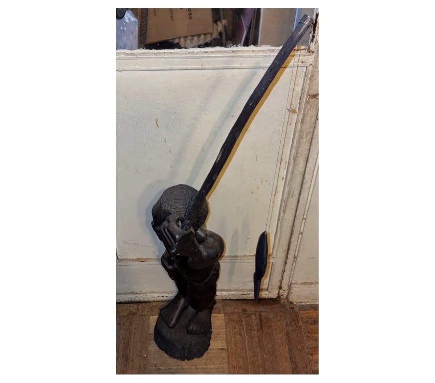 Obras de Arte-De Colección Santiago Quinta Normal - Fotos de Escultura de pescador africano en madera tallada de Mara