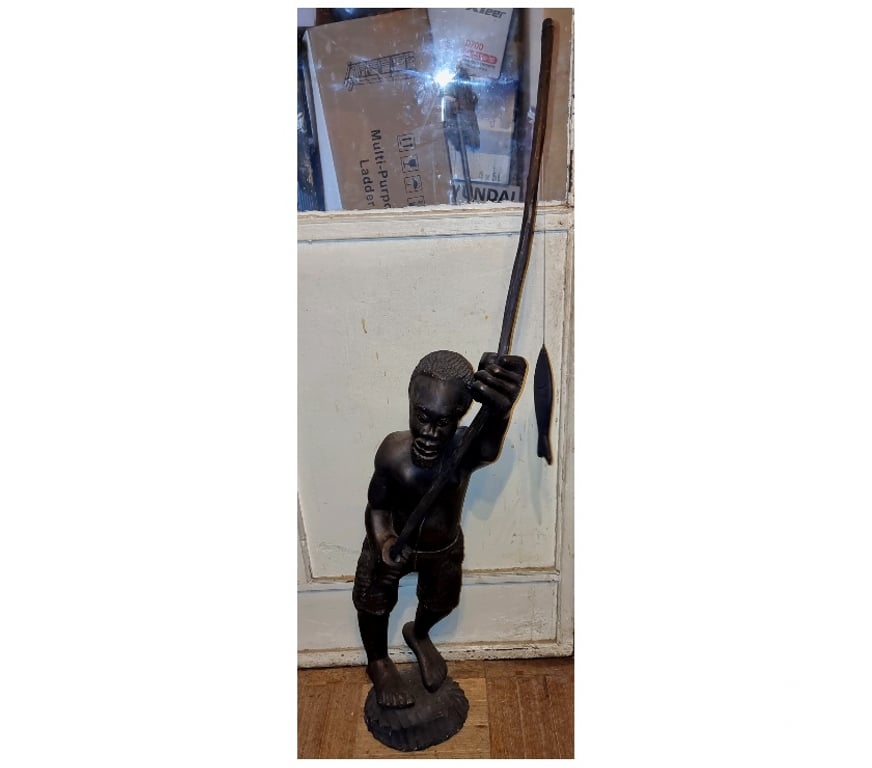 Obras de Arte-De Colección Santiago Quinta Normal - Fotos de Escultura de pescador africano en madera tallada de Mara