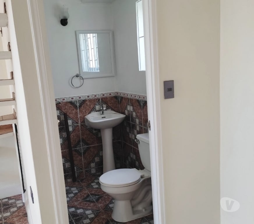 Bienes Raices Valparaíso Viña del Mar - Fotos de Propiedad Sólidas con 2 casas Independientes