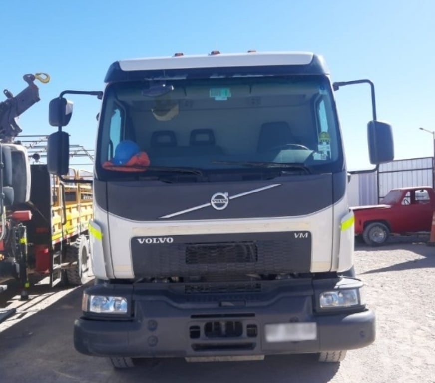 Fletes y Mudanzas - Transportes El Loa Calama - Fotos de ARRIENDO DE CAMIONES PLUMA MES Y DÍA