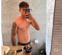 Tengo 20 años dotado, solo mujeres