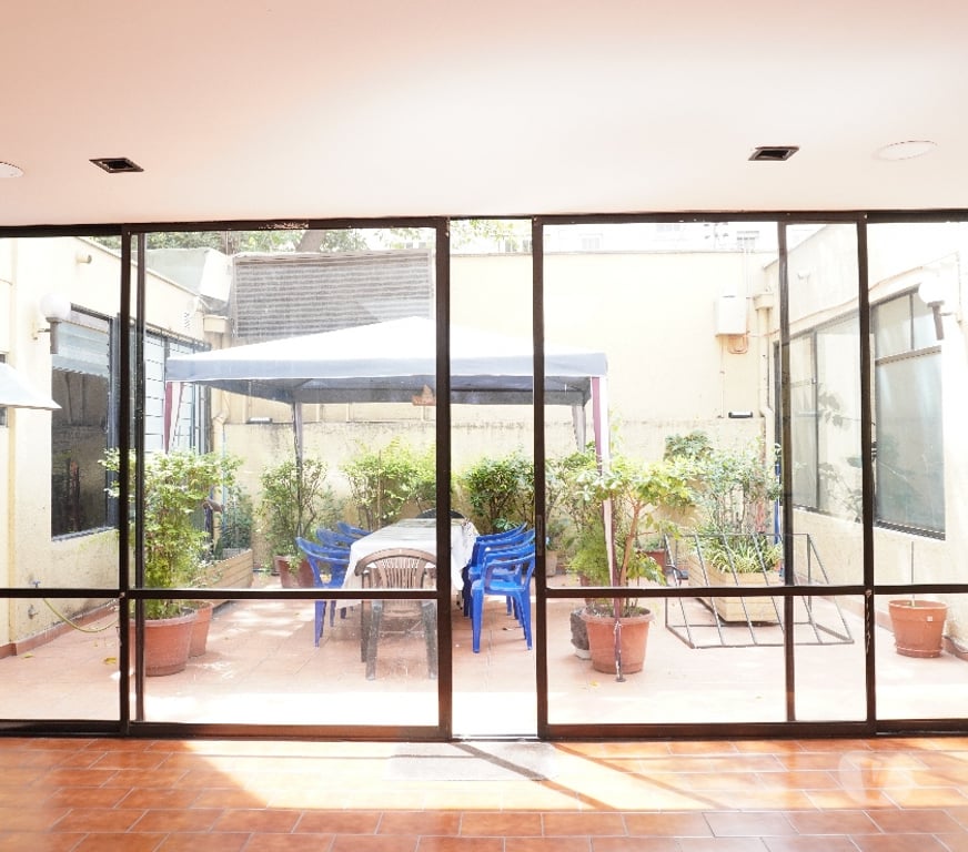 Arriendo oficinas Santiago Providencia - Fotos de Metro Pedro de Valdivia oficina recepción y 1 privado