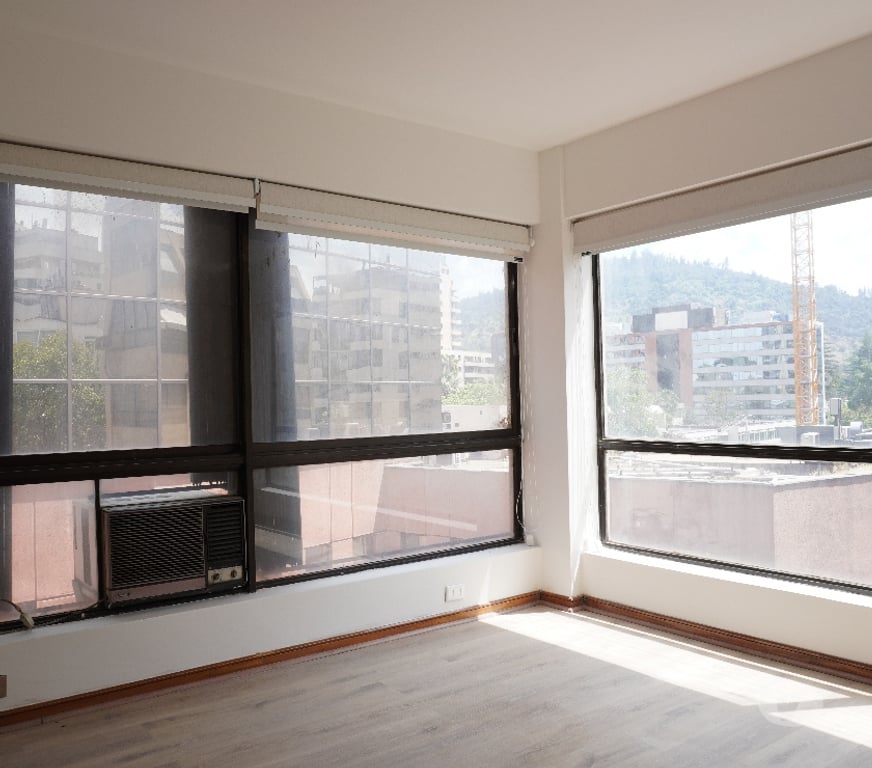 Arriendo oficinas Santiago Providencia - Fotos de Metro Pedro de Valdivia oficina recepción y 1 privado