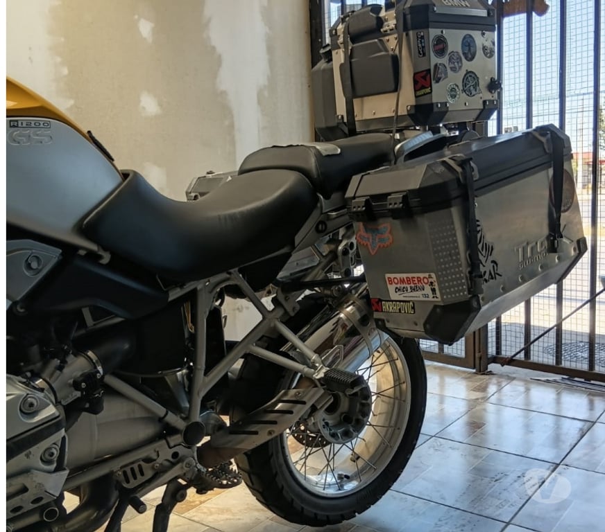 Vendo moto Santiago Estación Central - Fotos de Bmw 1200 Gs 2006, con tres maletas, Papeles Al día.