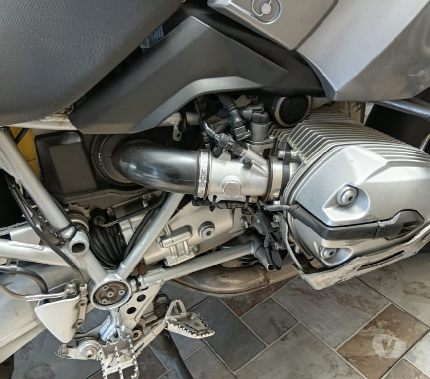 Vendo moto Santiago Estación Central - Fotos de Bmw 1200 Gs 2006, con tres maletas, Papeles Al día.