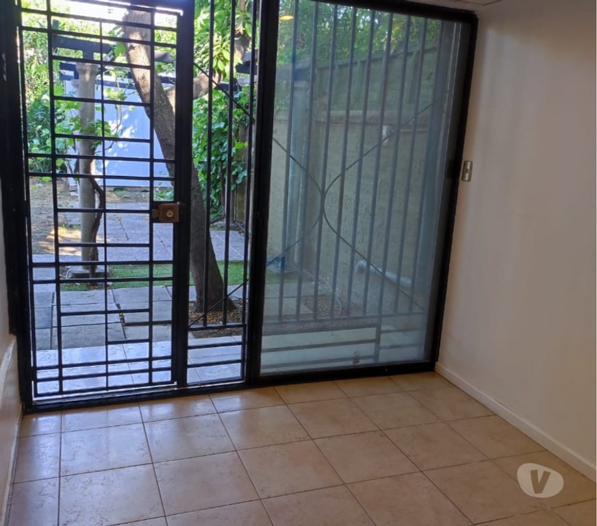 Bienes Raices Santiago Las Condes - Fotos de Casa De Un Piso Con Amplio Antejardín, 3d, 2b + Home Studio