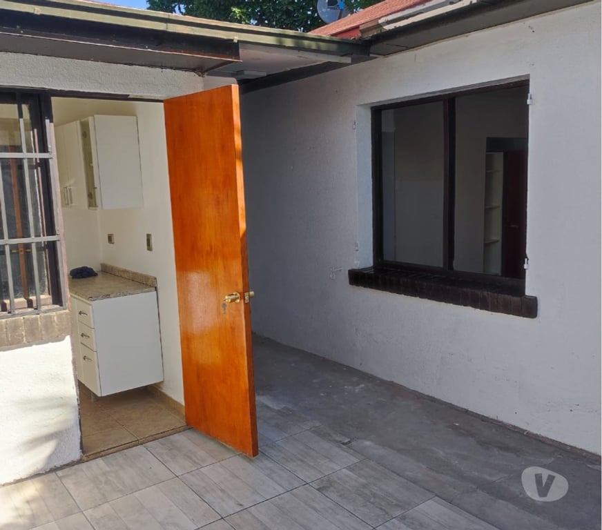 Bienes Raices Santiago Las Condes - Fotos de Casa De Un Piso Con Amplio Antejardín, 3d, 2b + Home Studio