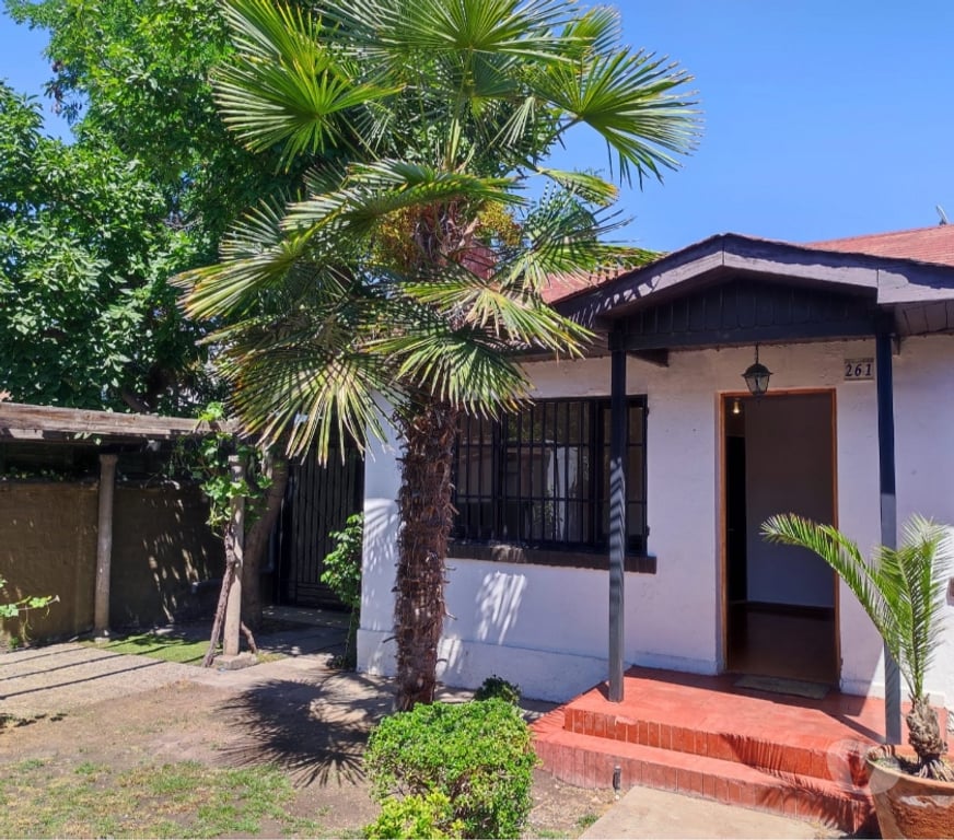 Bienes Raices Santiago Las Condes - Fotos de Casa De Un Piso Con Amplio Antejardín, 3d, 2b + Home Studio