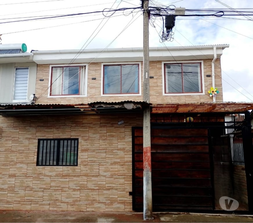 Bienes Raices Curicó Curicó - Fotos de CASA 4D+2B+1BO+2ES CURICO