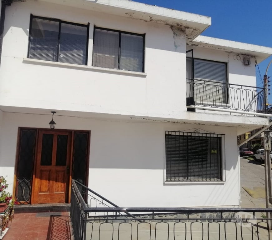 Bienes Raices Valparaíso Viña del Mar - Fotos de CASA DE DOS PISOS PAREO SIMPLE SECTOR RECREO VIÑA DEL MAR