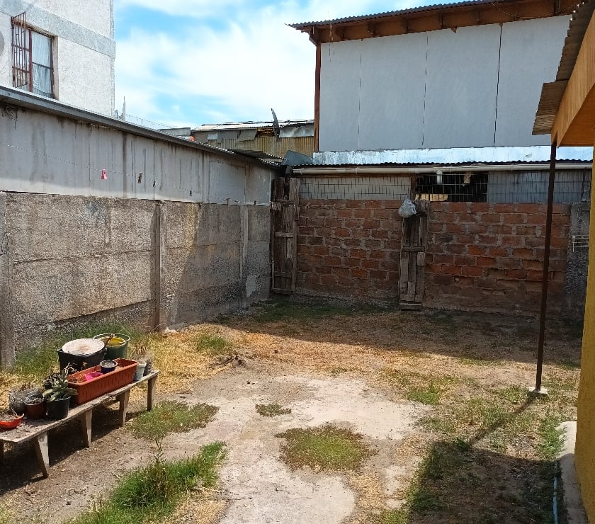 Bienes Raices Cordillera Puente Alto - Fotos de Casa 3D 1B 1Est Patio en Puente Alto