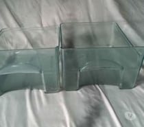 Fotos de 2 bandejas de refrigerador para verduras iguales.