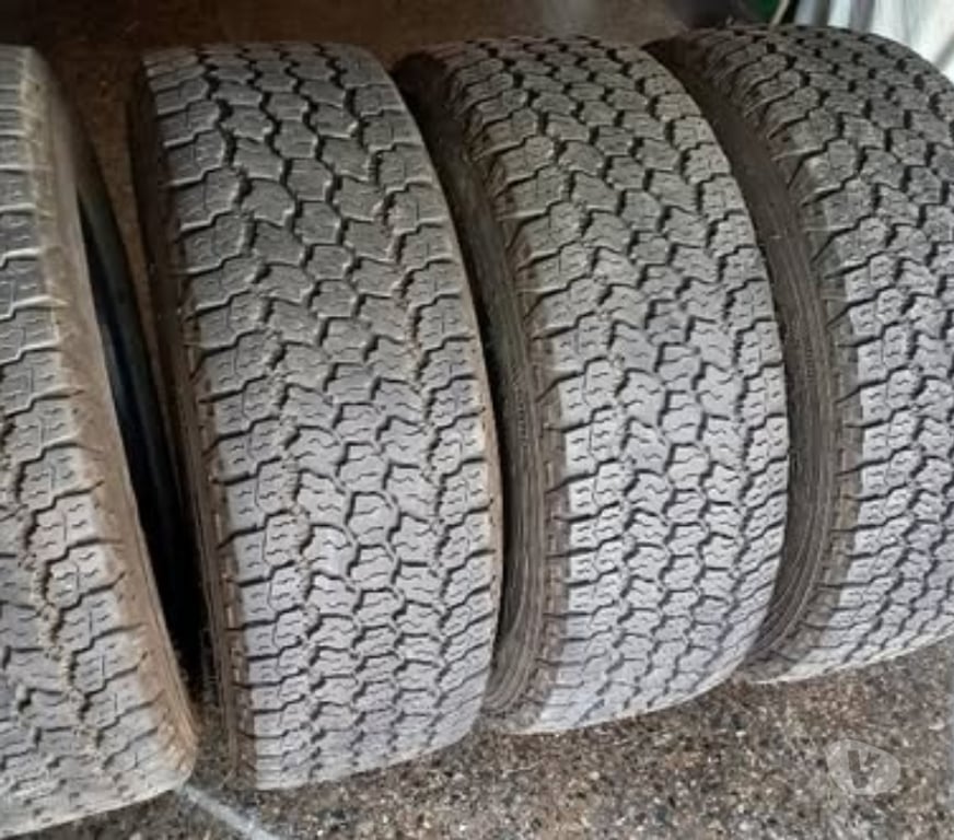 Accesorios para Autos Santiago Santiago - Fotos de 4 Neumàticos Good Year Wrangler Kevlar 275-60-R-20