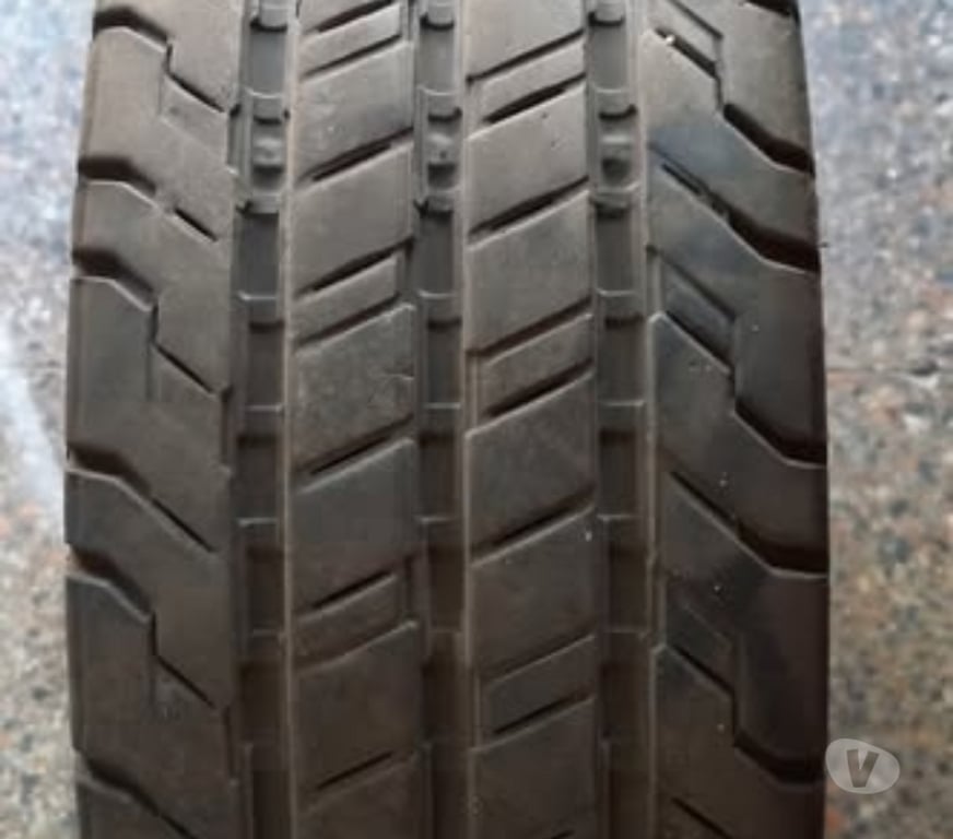 Accesorios para Autos Santiago Santiago - Fotos de 1 Neumàtico Continental 205-70-R-15 dibujo mixto nuevo