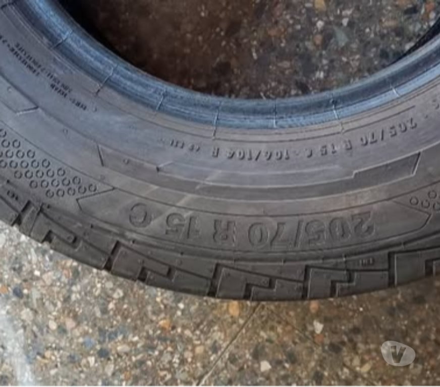 Accesorios para Autos Santiago Santiago - Fotos de 1 Neumàtico Continental 205-70-R-15 dibujo mixto nuevo